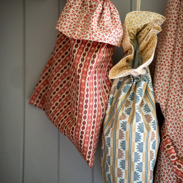 Beyond complements bags