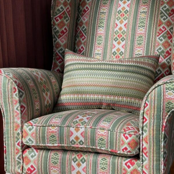 Juni Stripe - Rosa Mundi, Chair close up (5)