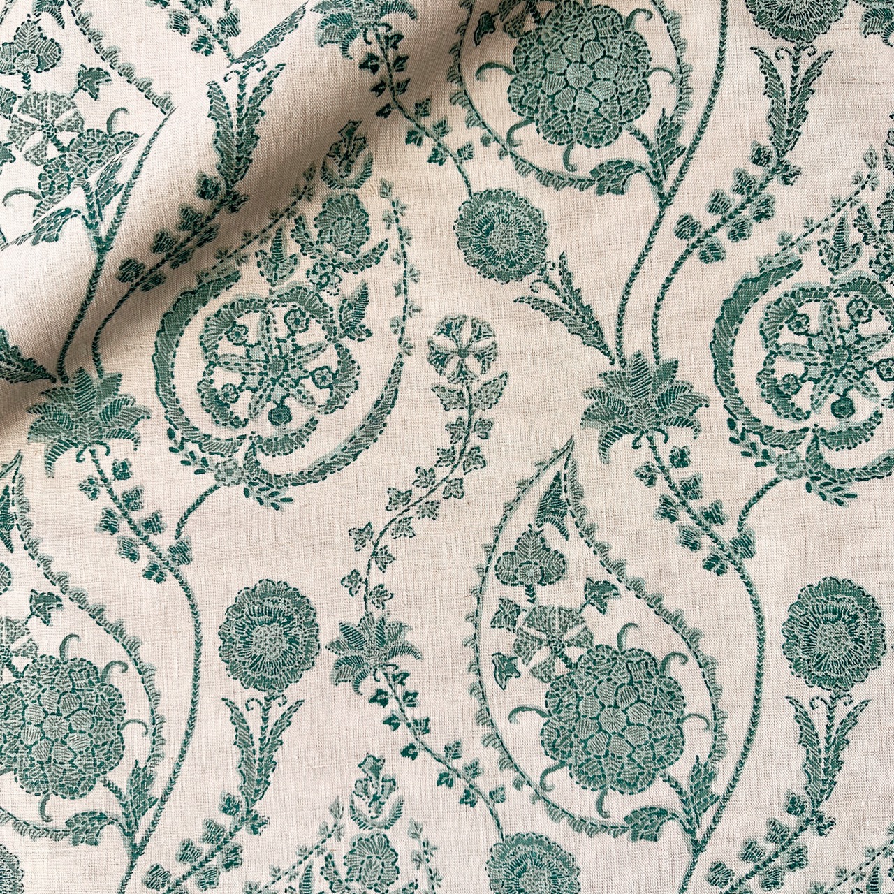 Delfyn Paisley - Mineral
